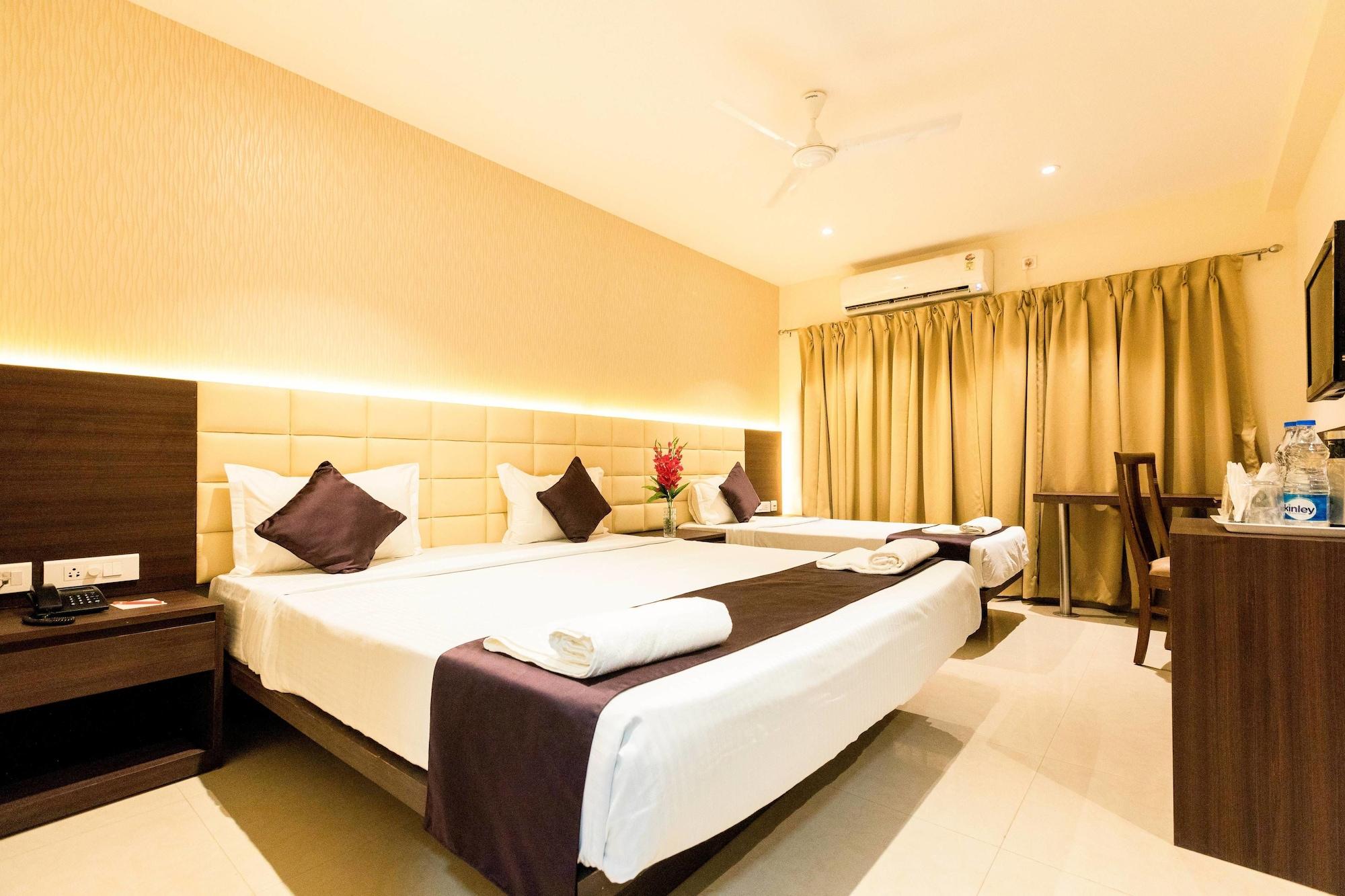 Hotel Lynq-Cico Calcutta  Esterno foto