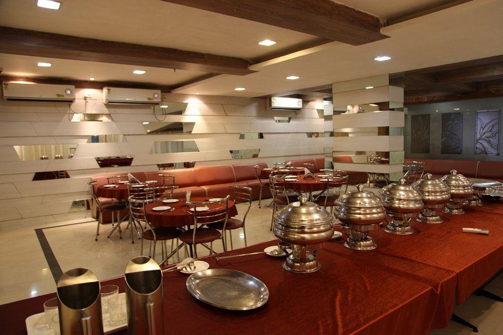 Hotel Lynq-Cico Calcutta  Esterno foto