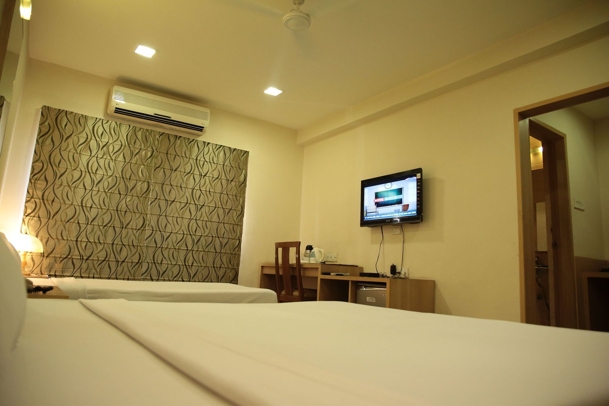Hotel Lynq-Cico Calcutta  Esterno foto