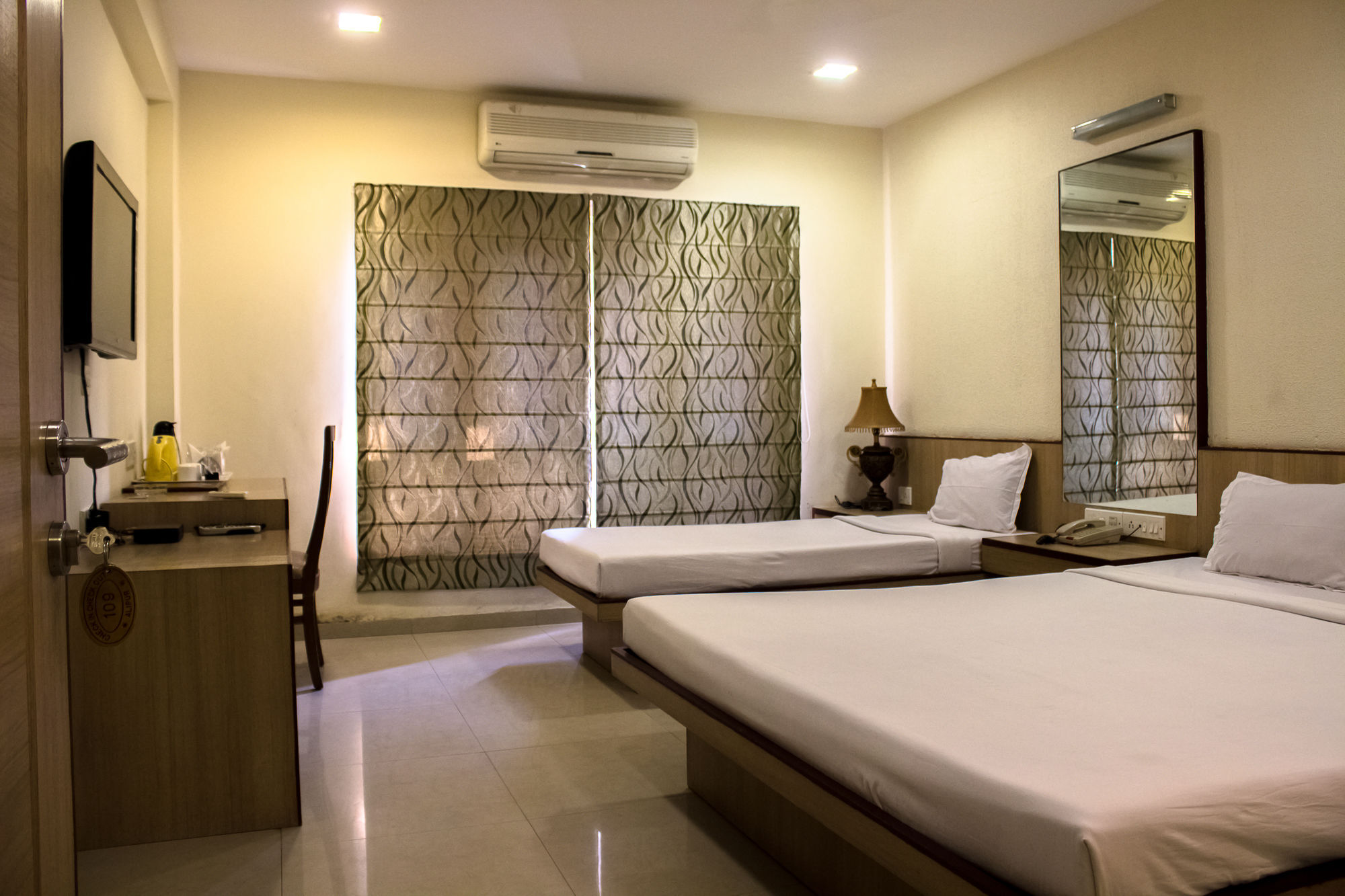 Hotel Lynq-Cico Calcutta  Esterno foto